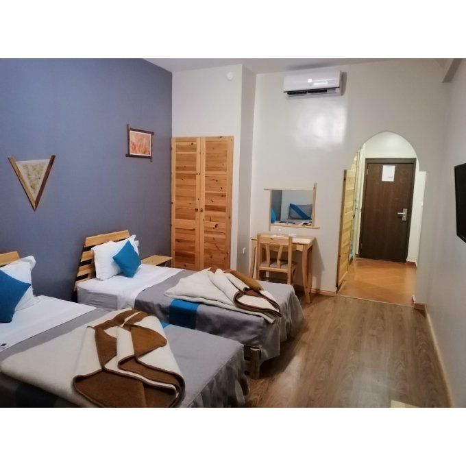 Chambre TRIPLE (3 PERSONNES) / P.Déjeuner OFFERT 